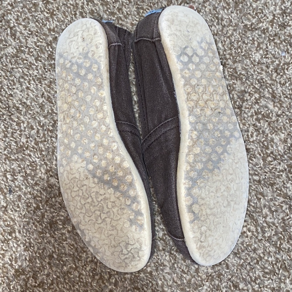 TOMS - Picture 2 of 3